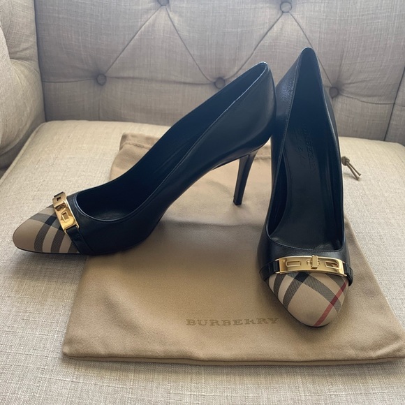 Burberry Shoes - NEW Burberry Nova Check Leather Pumps